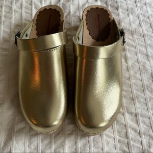 Hanna Andersson Gold clogs 35